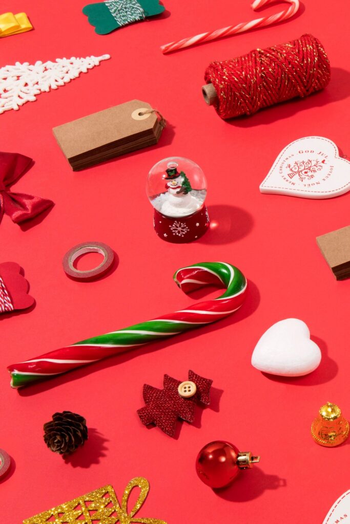 Christmas Knolling with Ornaments and Objects
